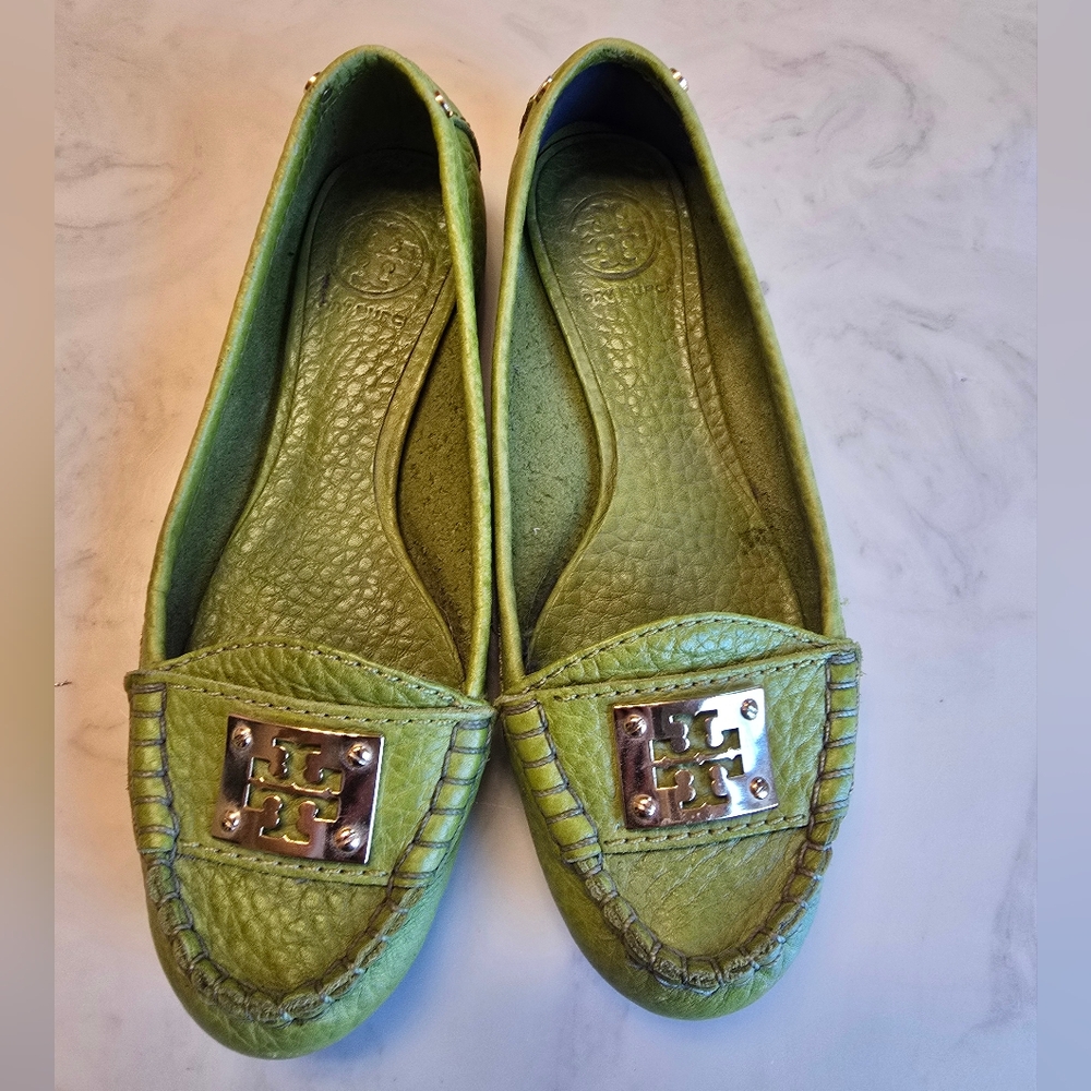 Tory Burch Green Leather Astor Loafer Size 7.5